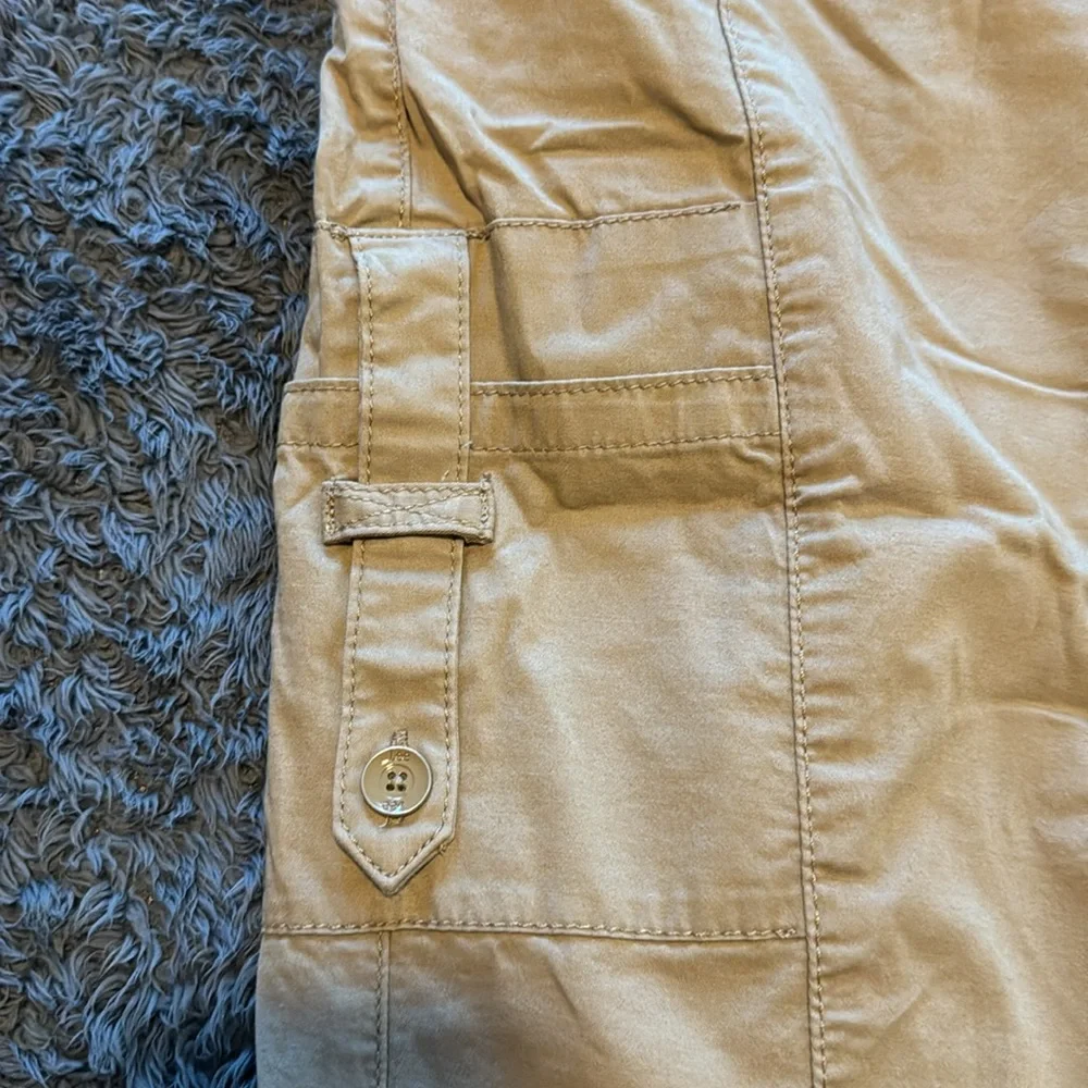 Lee Women’s Relaxed Fit Mid Rise Capris - Picture 3 of 3